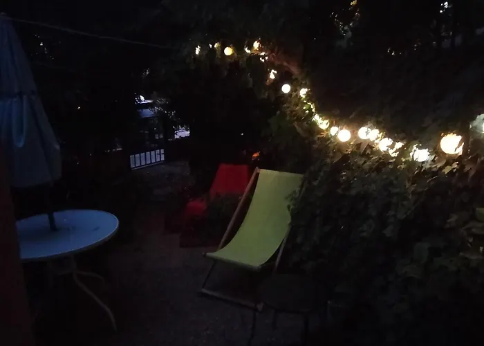 Joli Studio Avec Jardinet