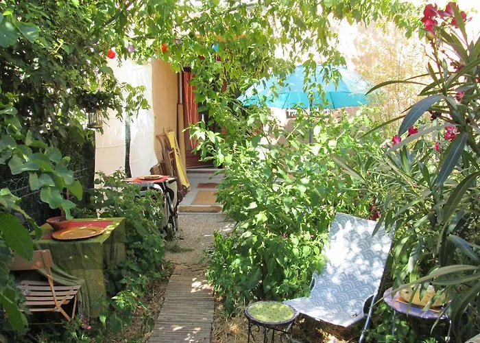 Joli Studio Avec Jardinet