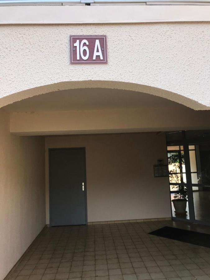 Joli Avec Jardinet Apartment *