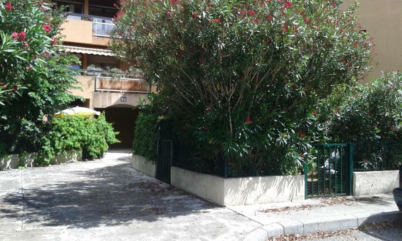 Joli Avec Jardinet Apartment